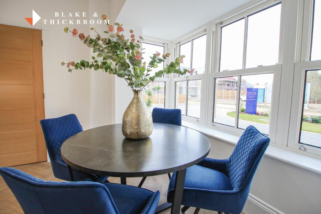 BREAKFAST ROOM AREA