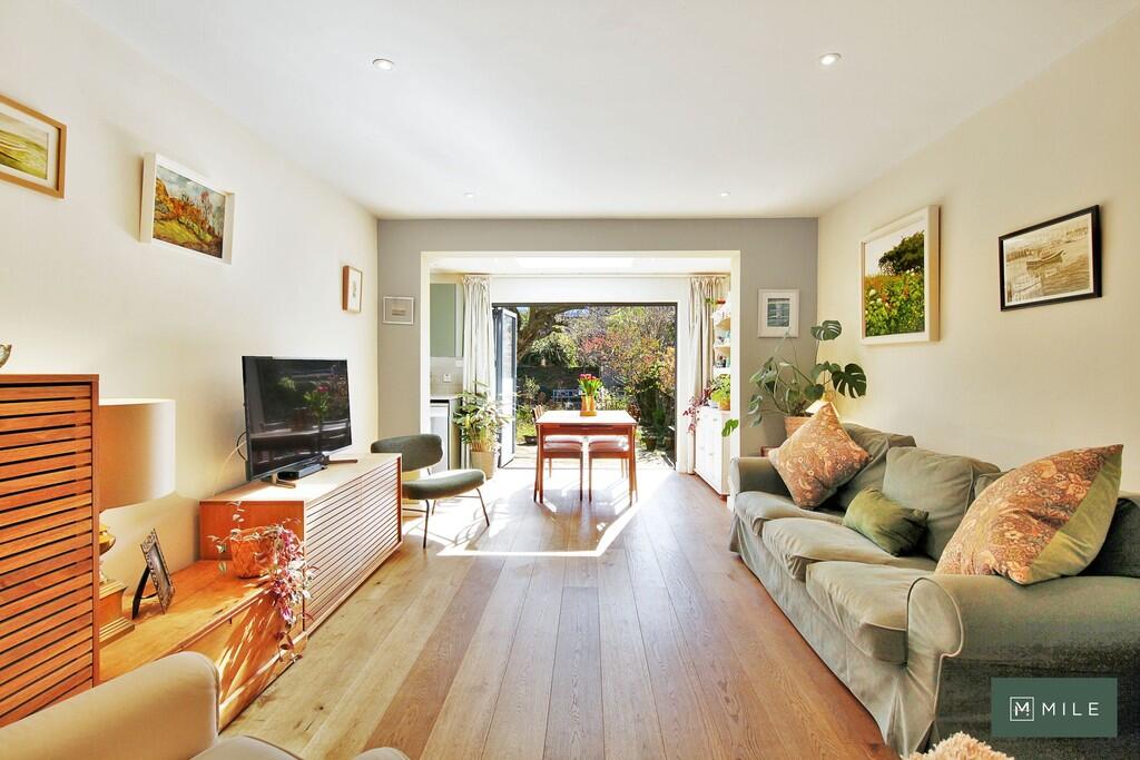 Flat A, 11 Bramst...