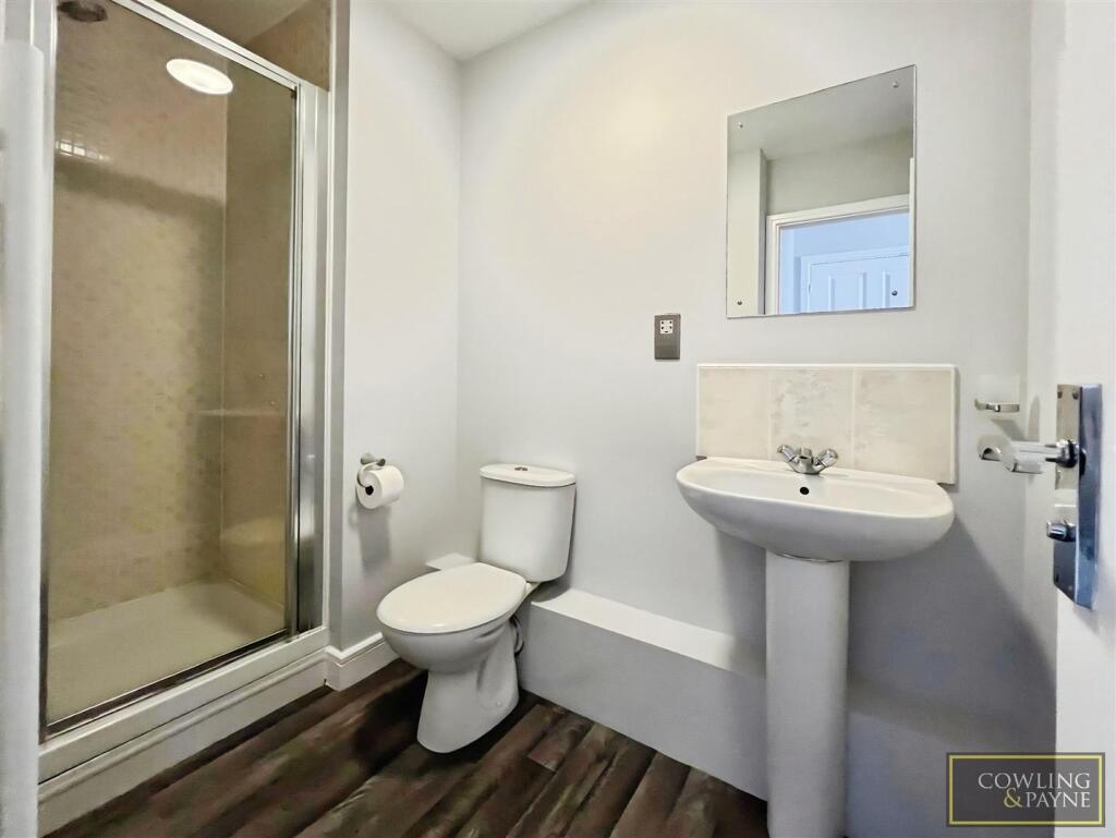 En Suite Shower to Bedroom One