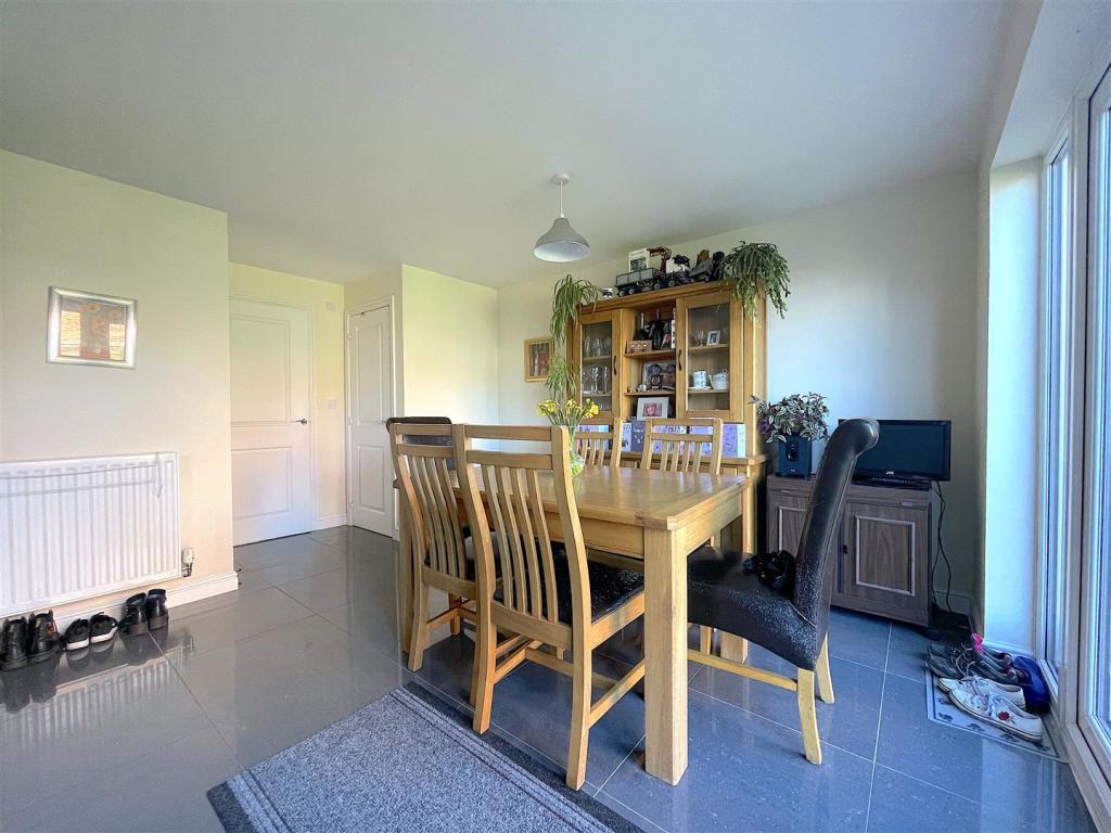 Kitchen:Dining Room (3).jpeg
