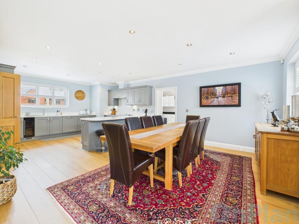 CAM04024G0-PR0028-STILL016