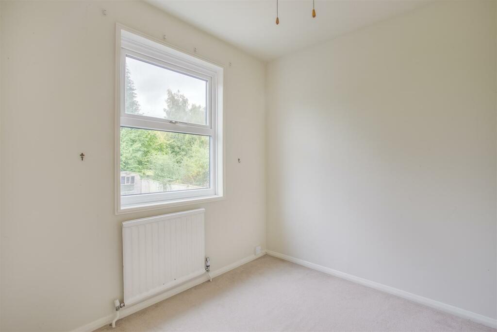 17 Frogmore Close, HP14 4LN-2.jpg