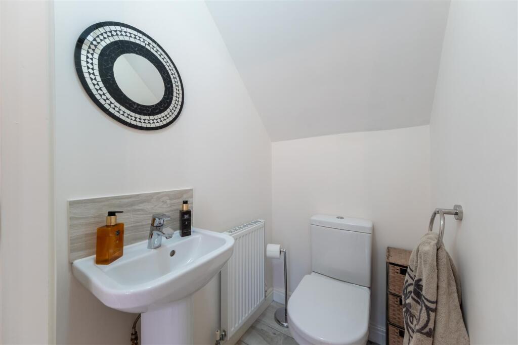 27 Shakerley Close-009.jpg