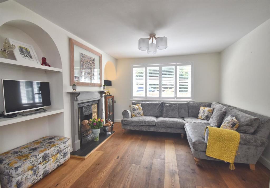 sitting room 1.jpg