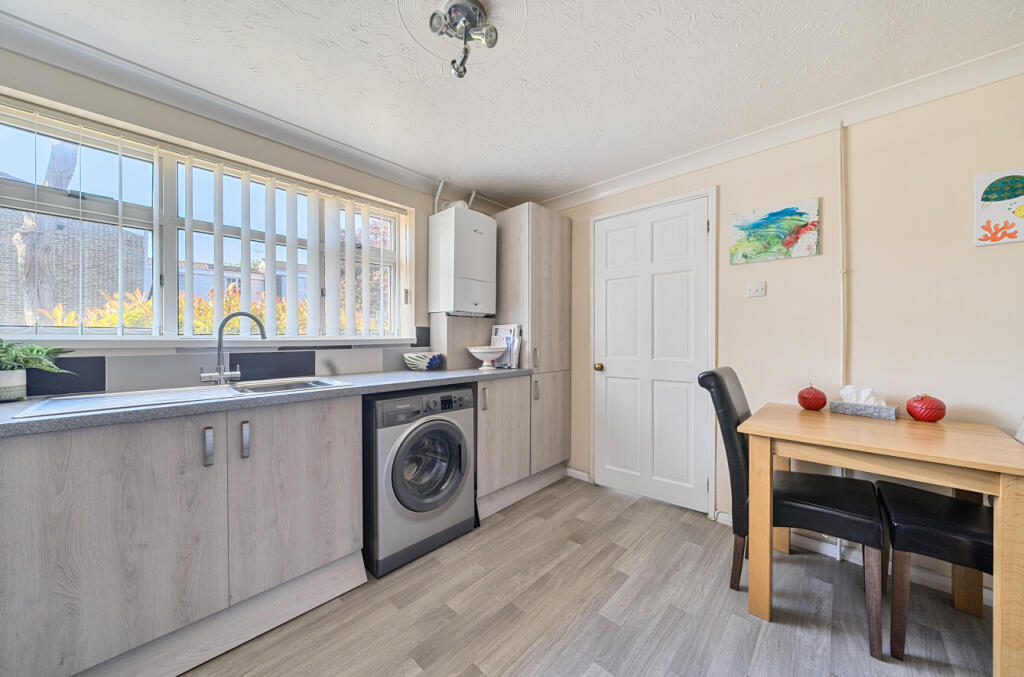 10682451d55393d1290045arw10