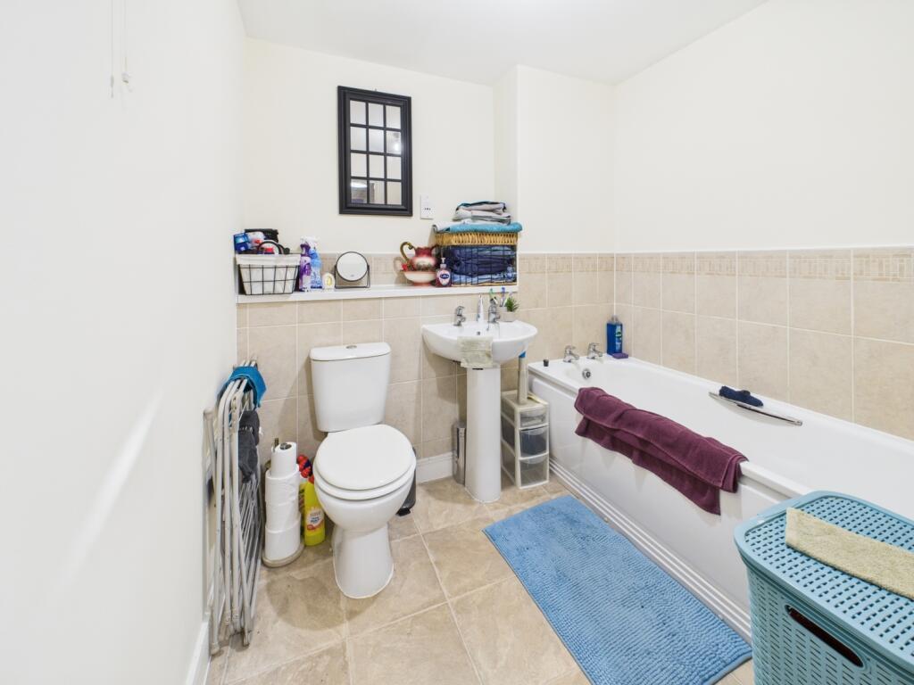 CAM01740G0-PR0454-STILL001