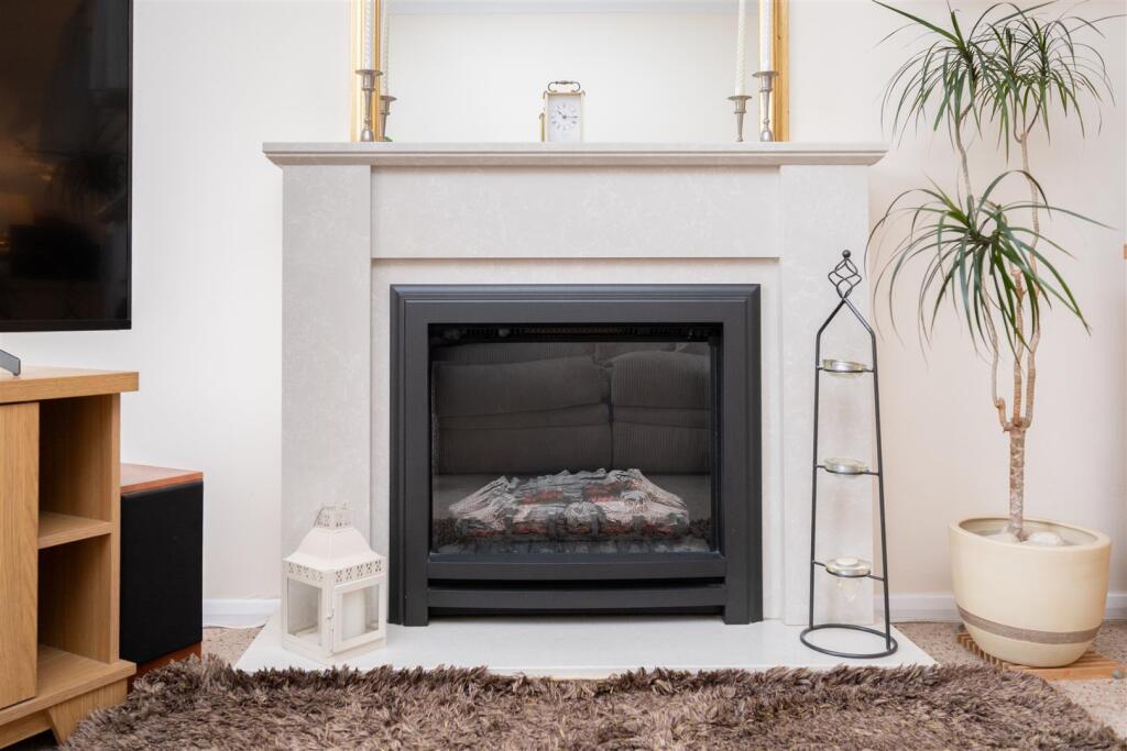 Sheddingdean Close, Burgess Hill