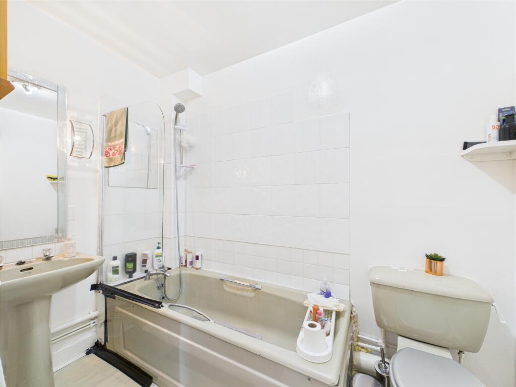 CAM03481G0-PR0101-STILL017