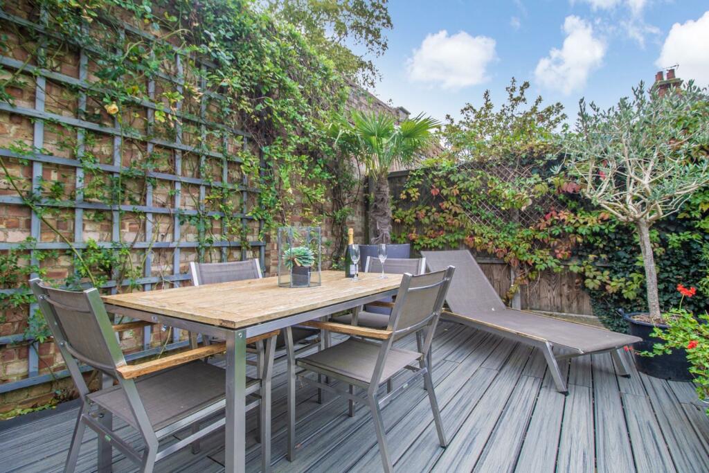48 College Street [Garden] 02.jpg
