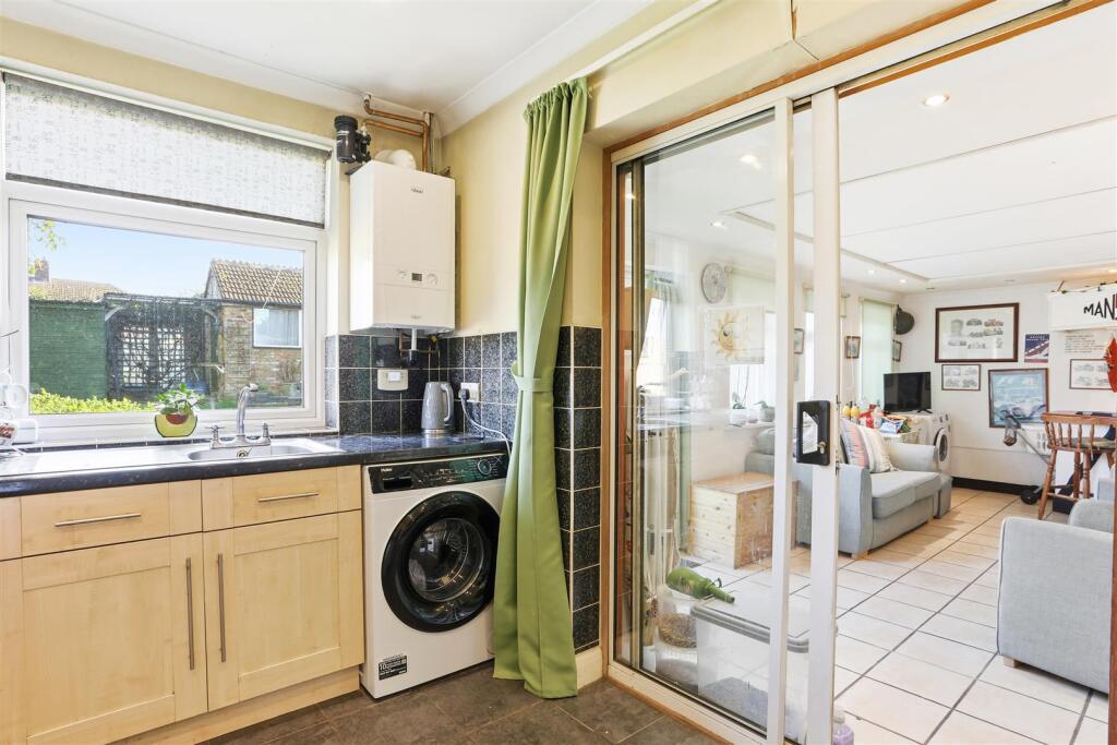 1577563810 - 15 Barrow Avenue SM5 - 12.jpg