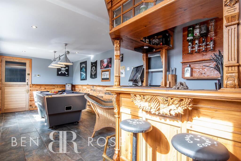 Bar/Games Room