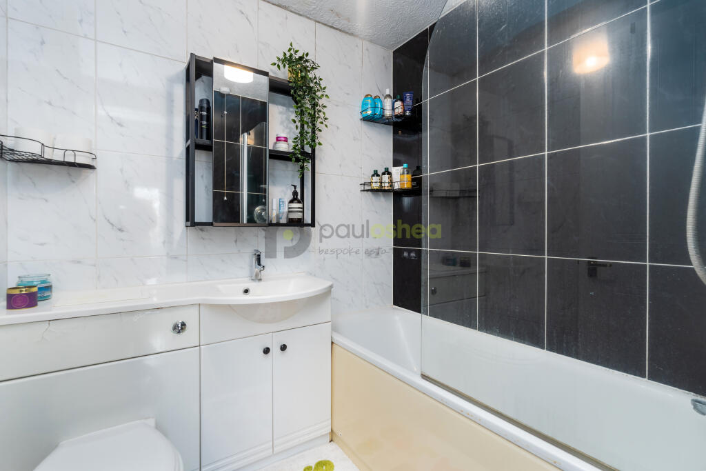 03 For Sale  1 Bedroom Flat Muggeridge Close Croyd