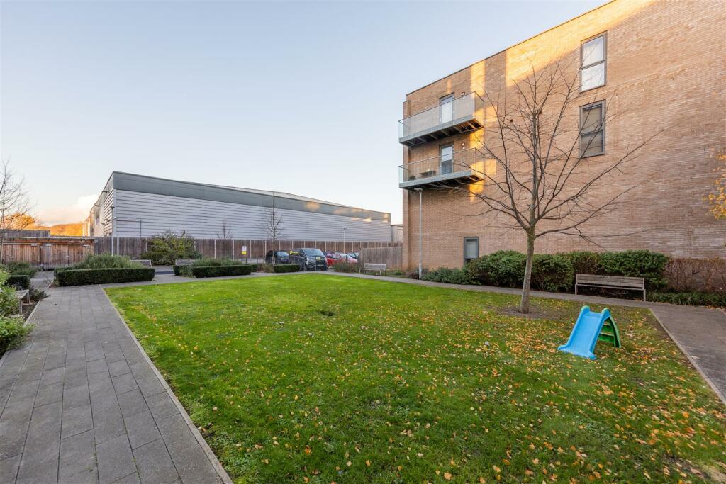36 Hickman Avenue E4
