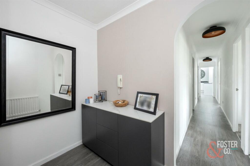 Eaton Gardens, 16-18, 34-001.jpg