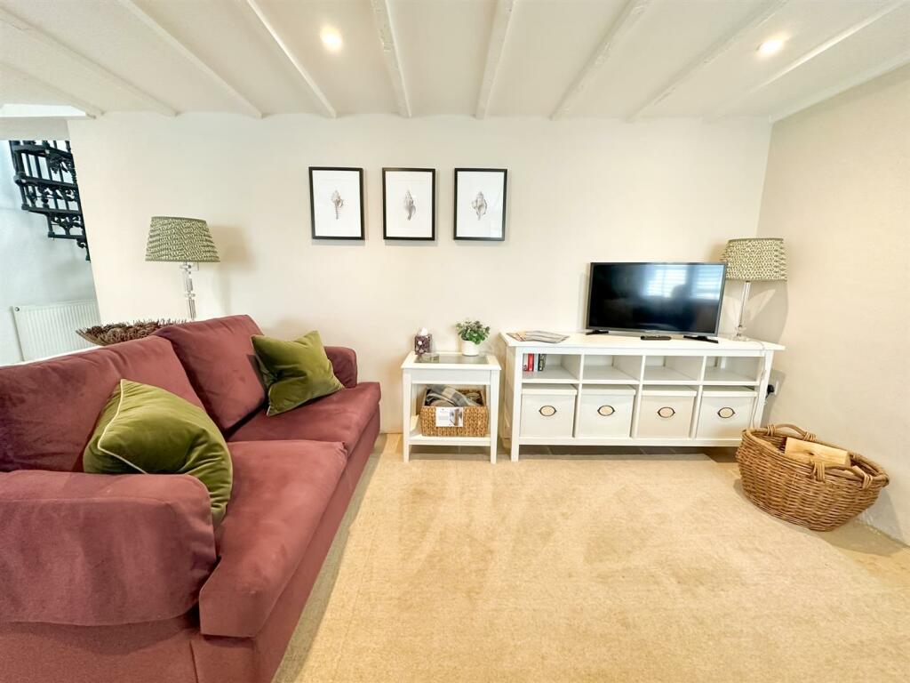 lounge 3.jpg