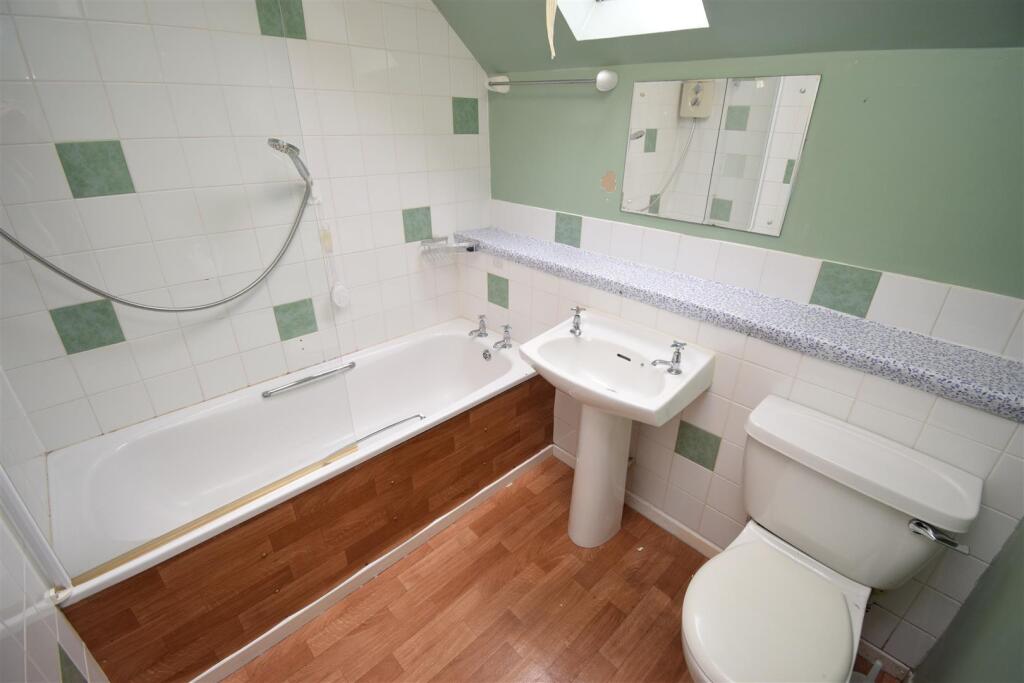 BATHROOM.JPG