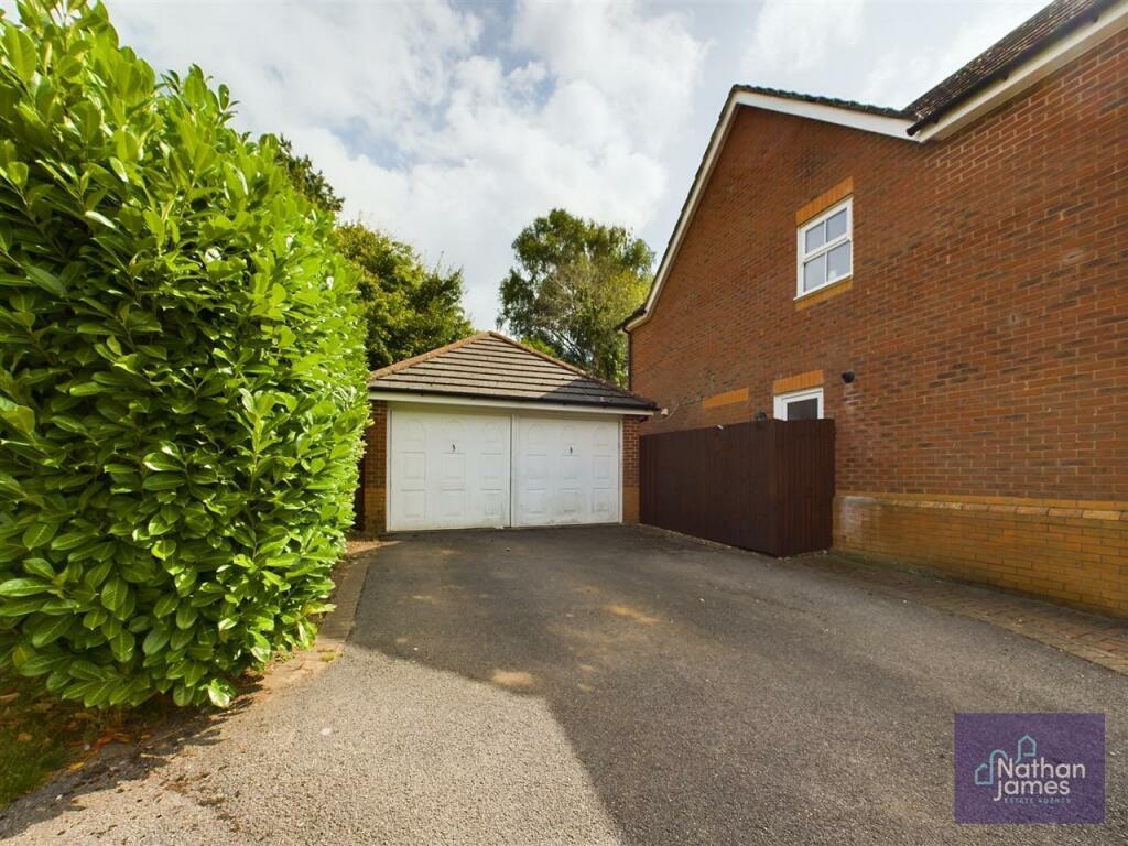 Double Garage &amp; Driveway