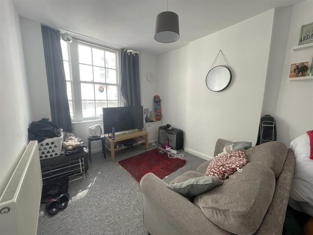 Living Room 2.jpg