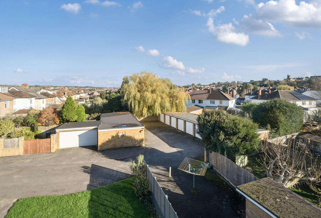 1380477-8-691b030...