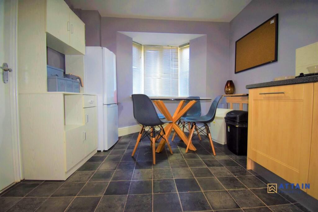 Dining Area.jpg