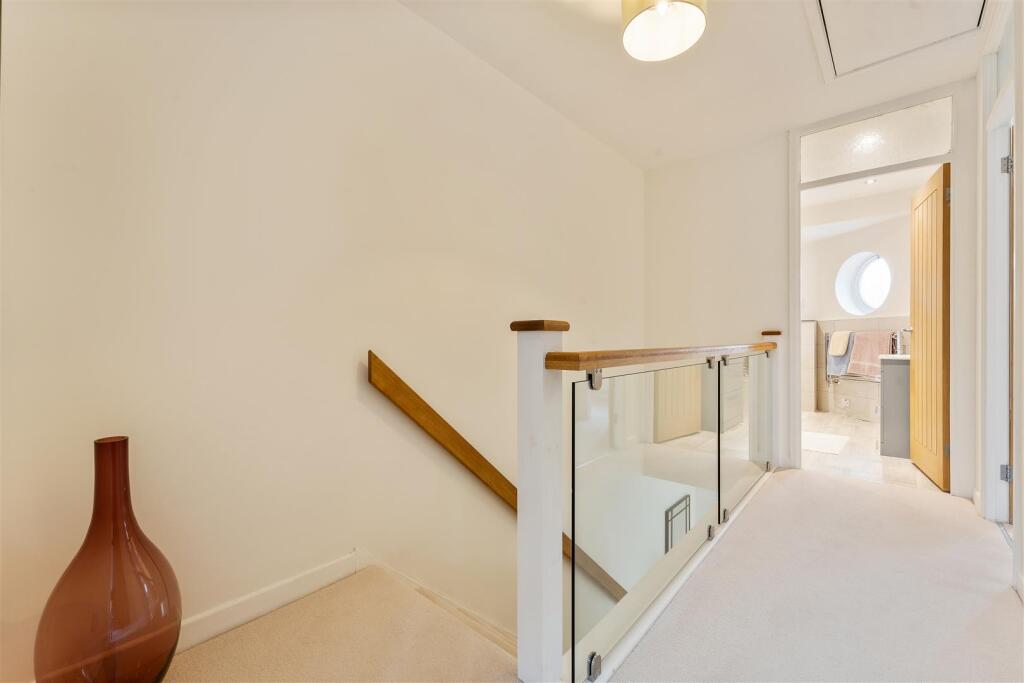 1 Milburn Close-4.jpg