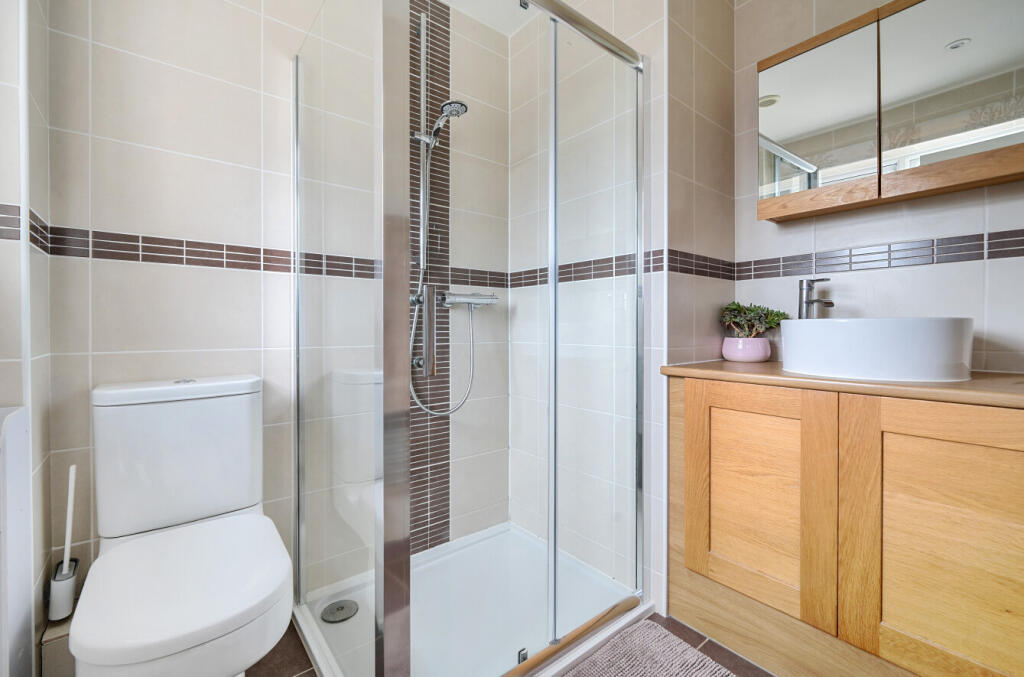 1332221-19-6895d9...