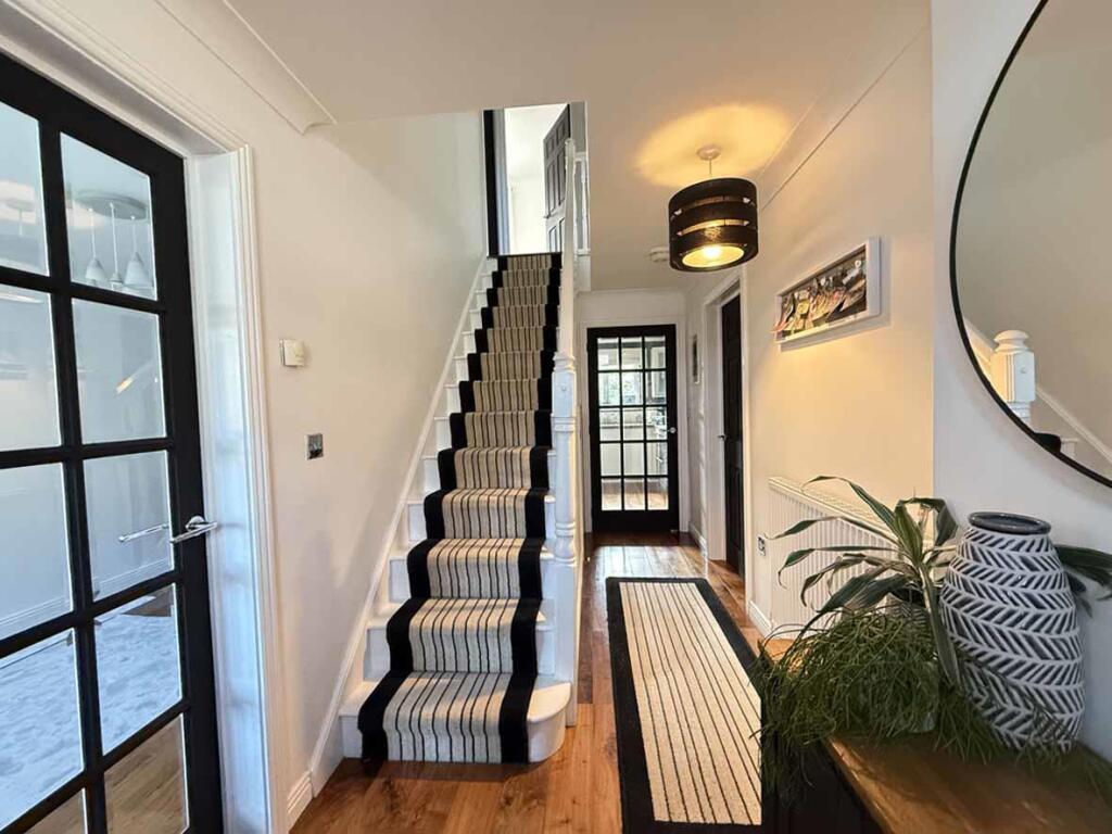 Aberdeen Avenue 100 Hall.jpg