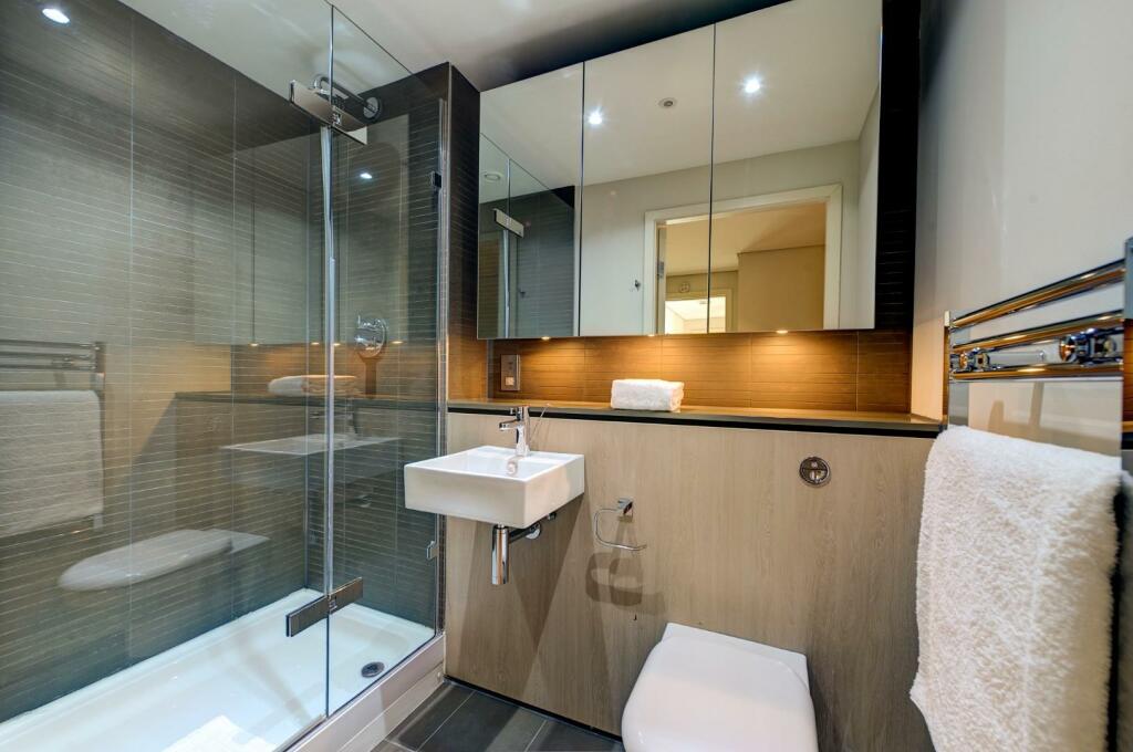 flat 909 4b merchant square 362397 shower_RGB.jpg