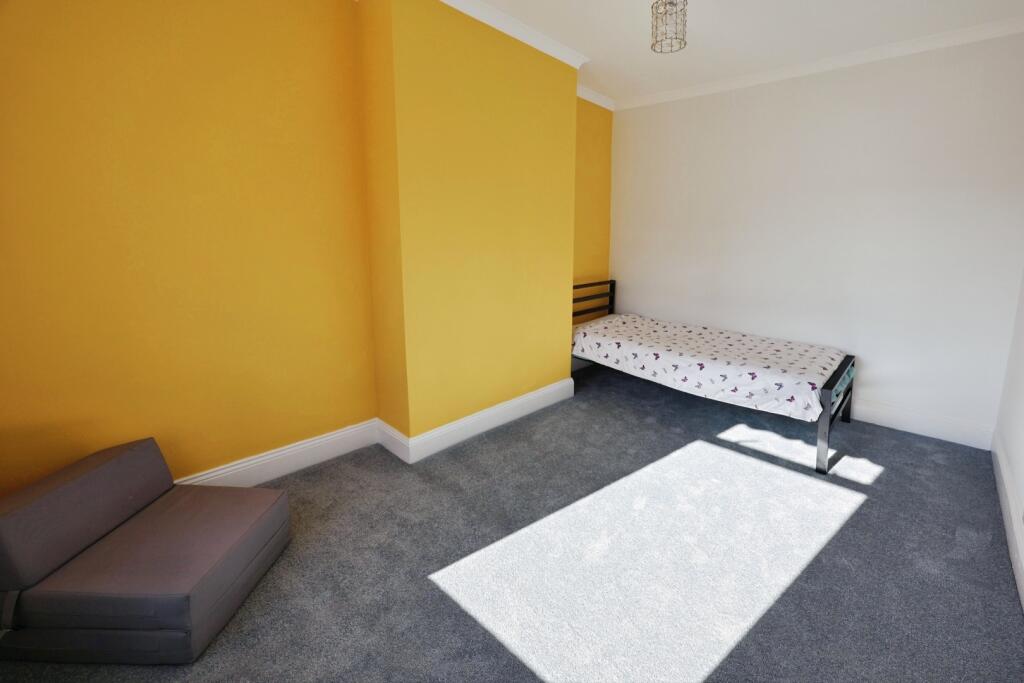 pbox-bedroom-323631.JPG