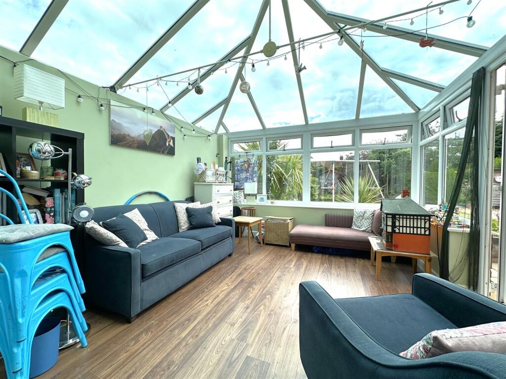 Glass-Rood Conservatory 735