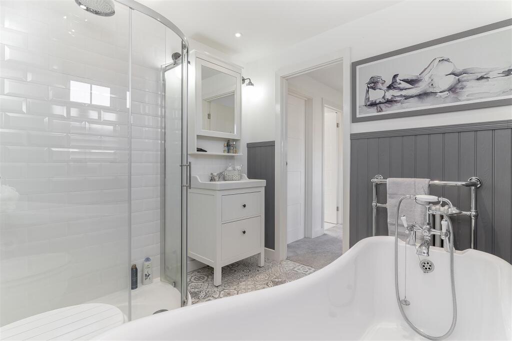 Bathroom - B.jpg