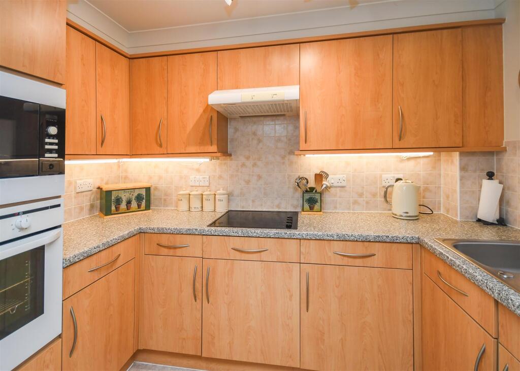 28 Wombrook Court - Kitchen.jpg