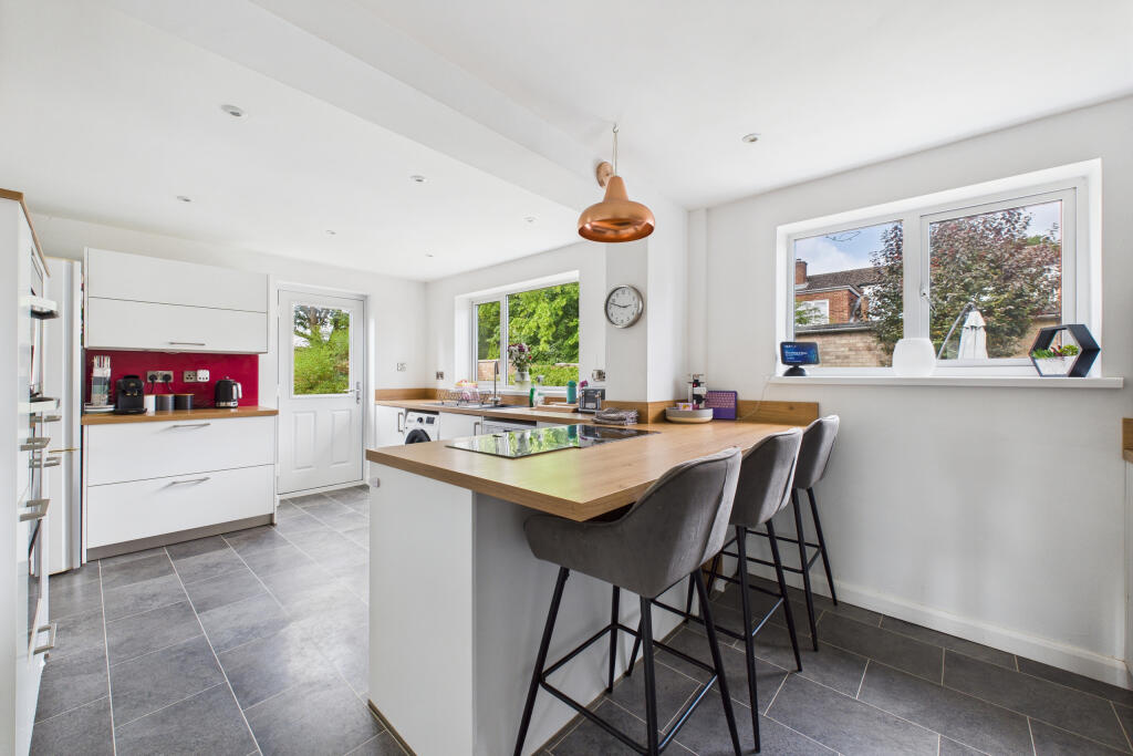 CAM05454G0-PR0038-STILL013