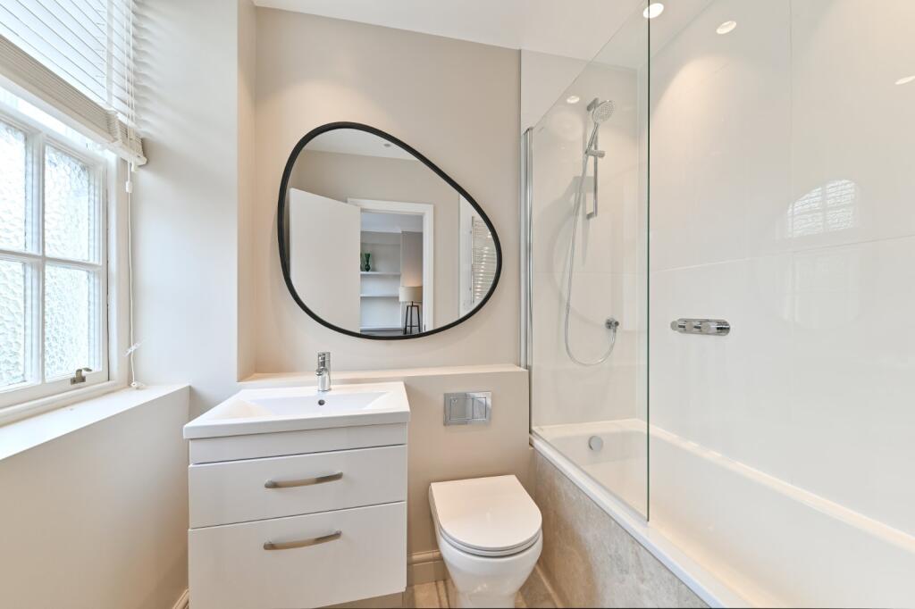 En Suite Bathroom