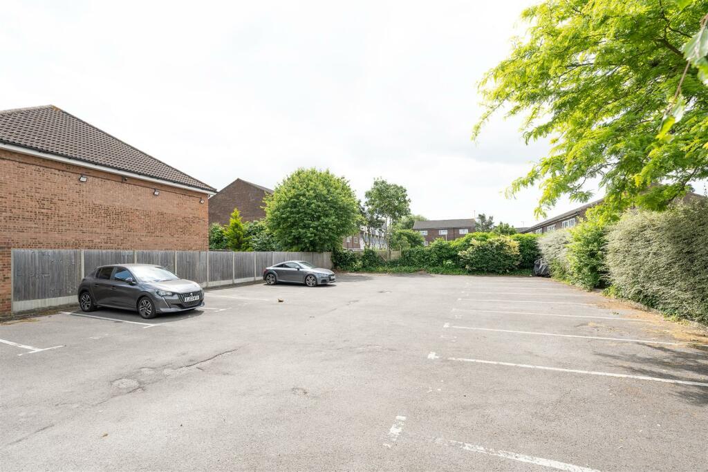 Thurlow Close