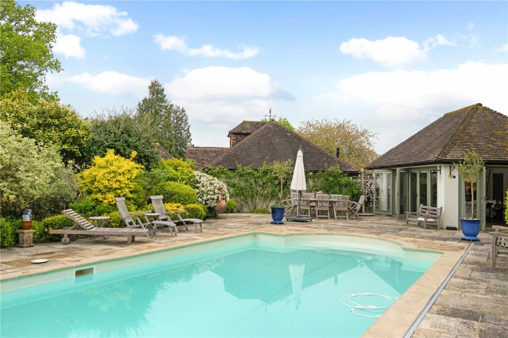 Pool &amp; Pool House