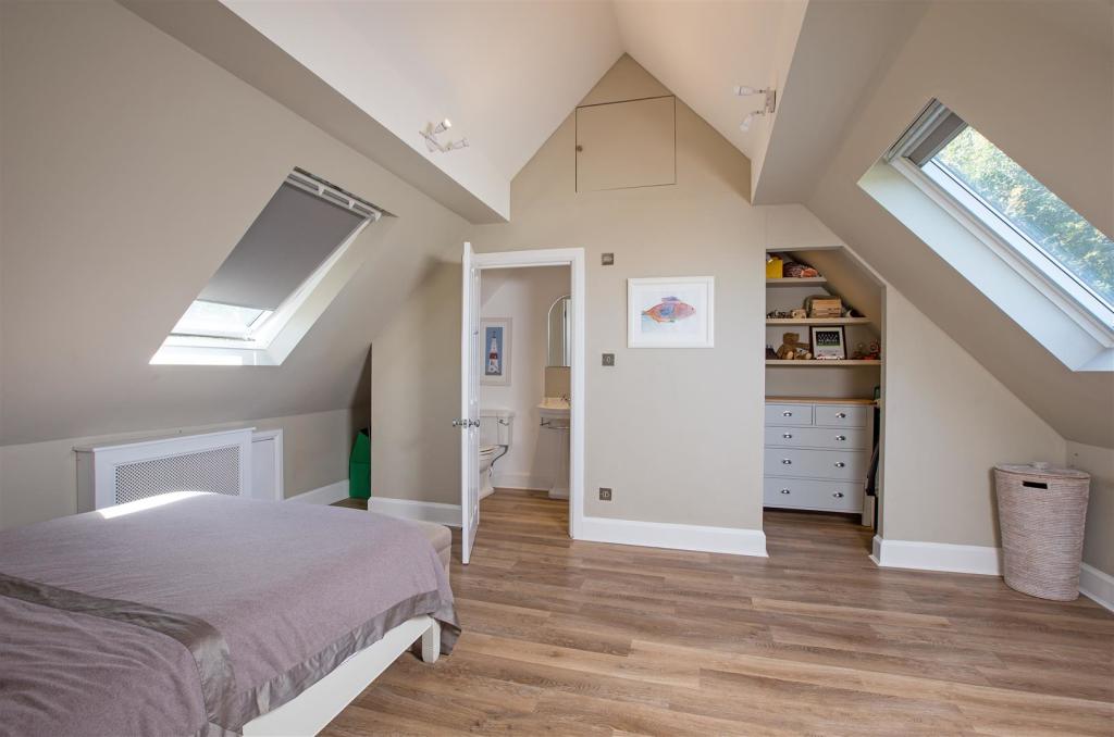 Bedroom 4.jpg