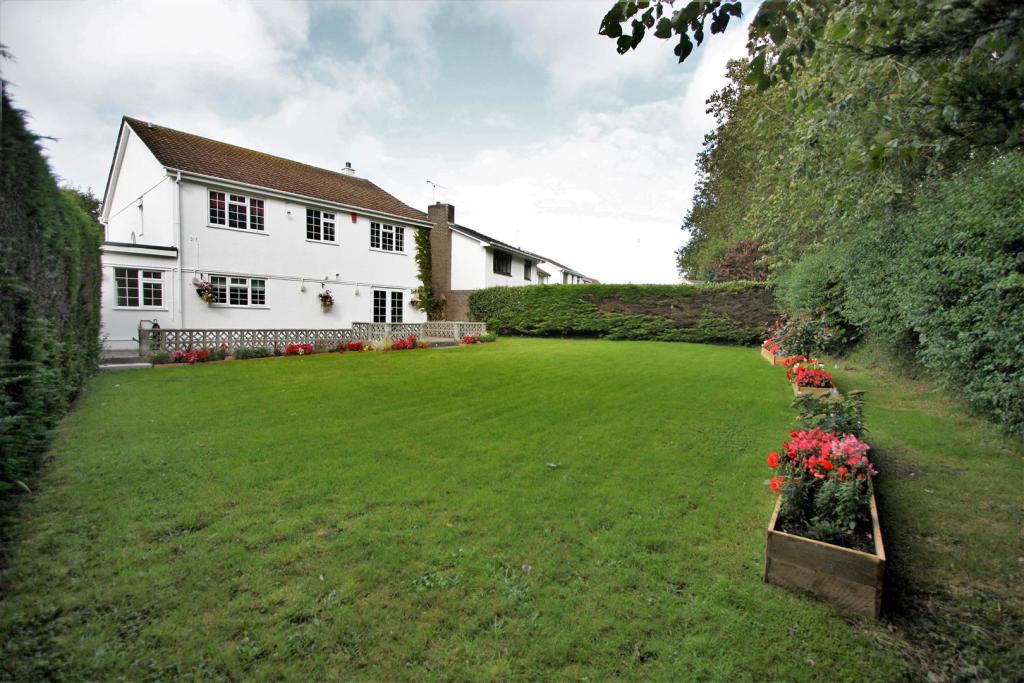 29 Billings Drive Garden 02