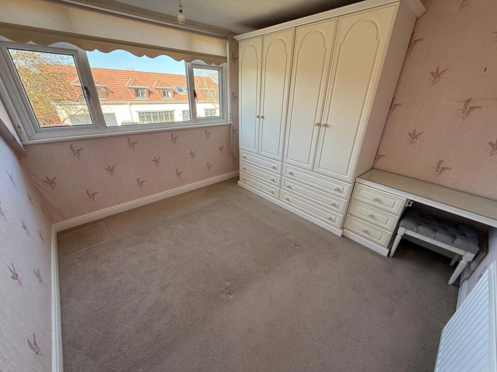 meadow dr-bed