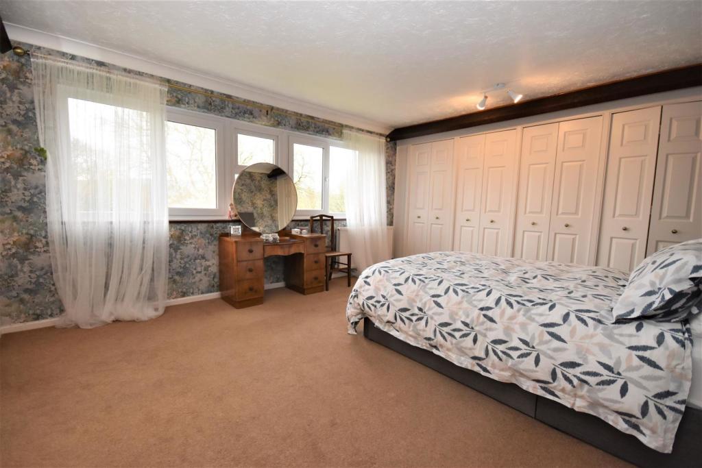 Master Bedroom.JPG