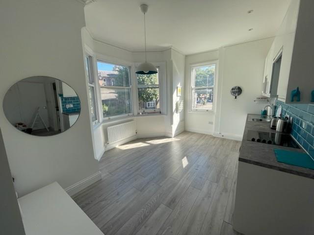 LOUNGE / KITCHEN