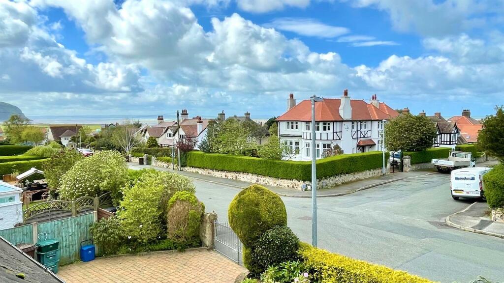 gannock pk vardre lodge view from bed 1.jpg