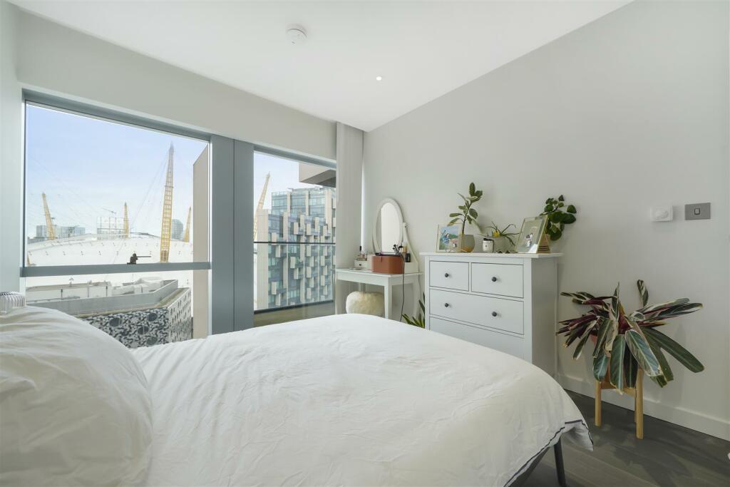 Flat 1202, 10 Cutter Lane - dNN06B8FztXzdWdxFXN9.j