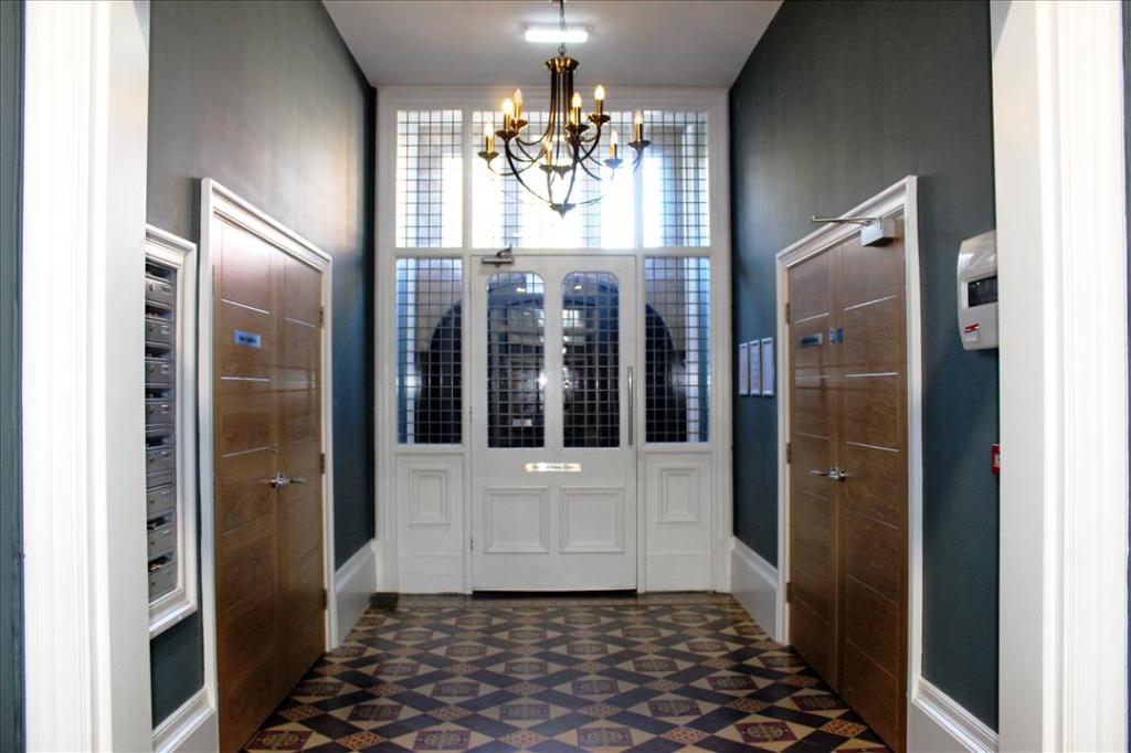 COMMUNAL ENTRANCE HALL