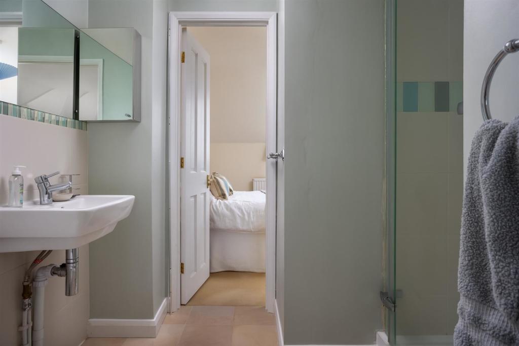42 - Apperley - GL54 4NQ - Web.jpg