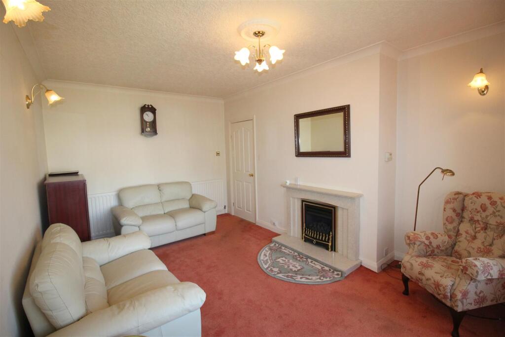 Boston Road, Lounge 1.JPG