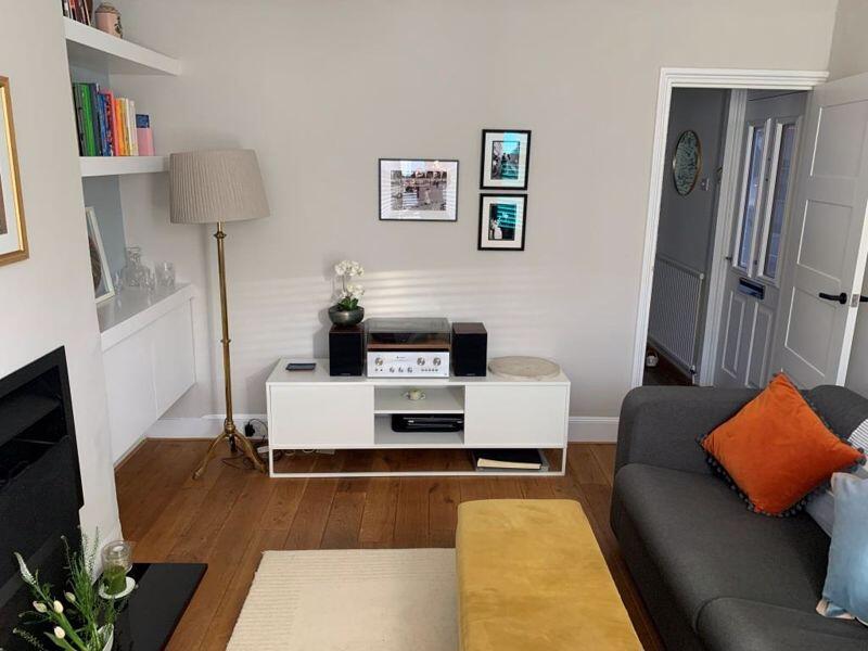 Sitting room other way 