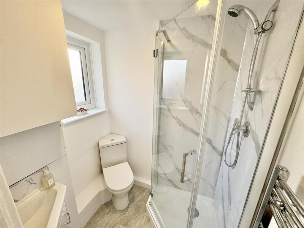 GROUND FLOOR SHOWER ROOM