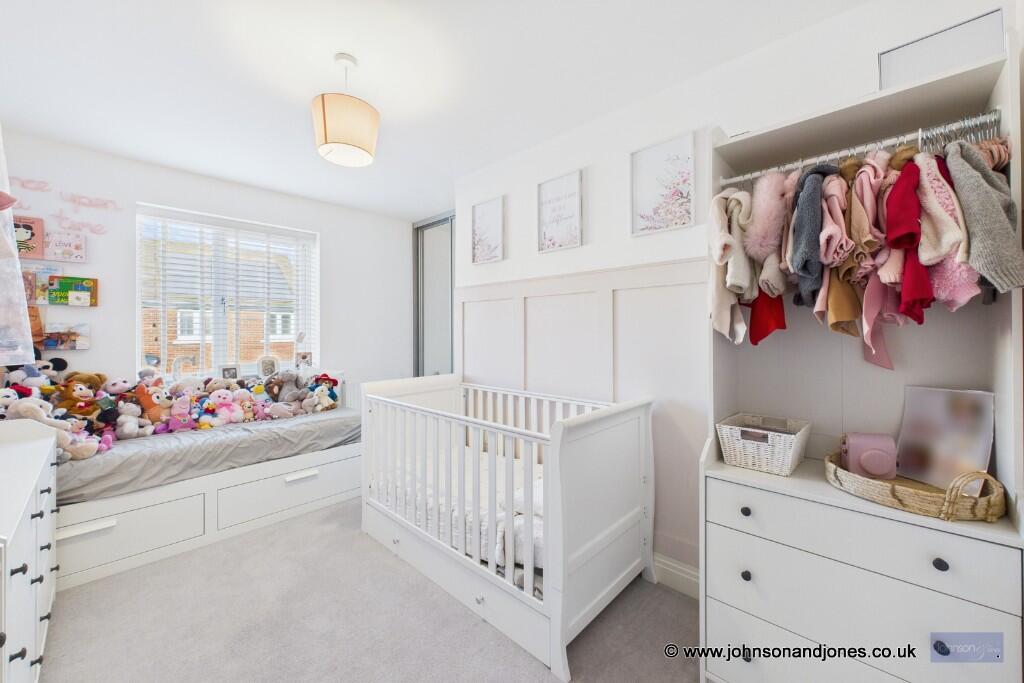 Garrett Crescent, Chertsey, KT16