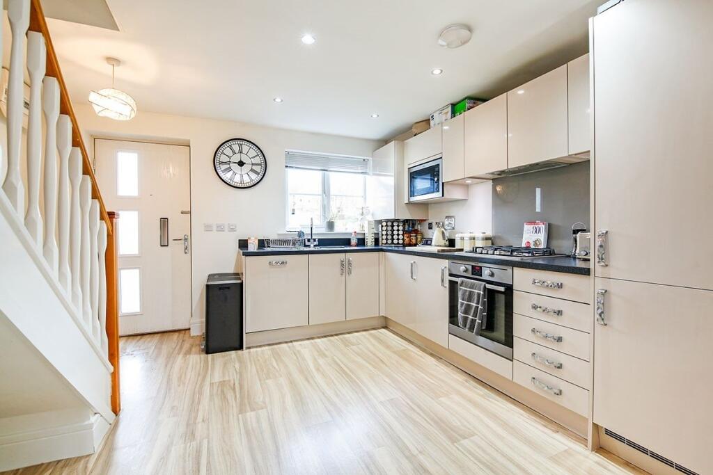 Kitchen/Dining Area